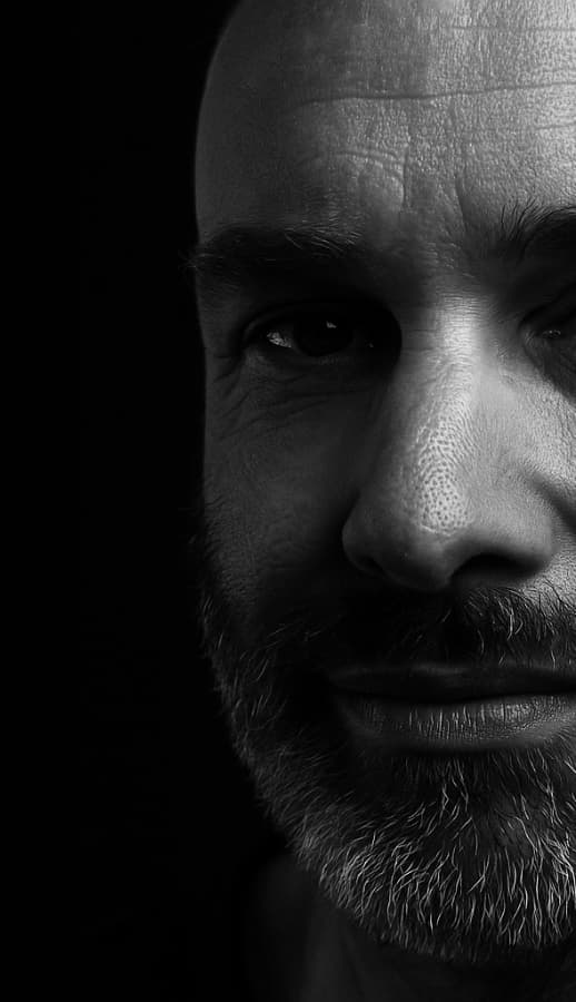 Close-up Zaubern am Tisch in Seligenstadt von Zauberer Florian Schädlich